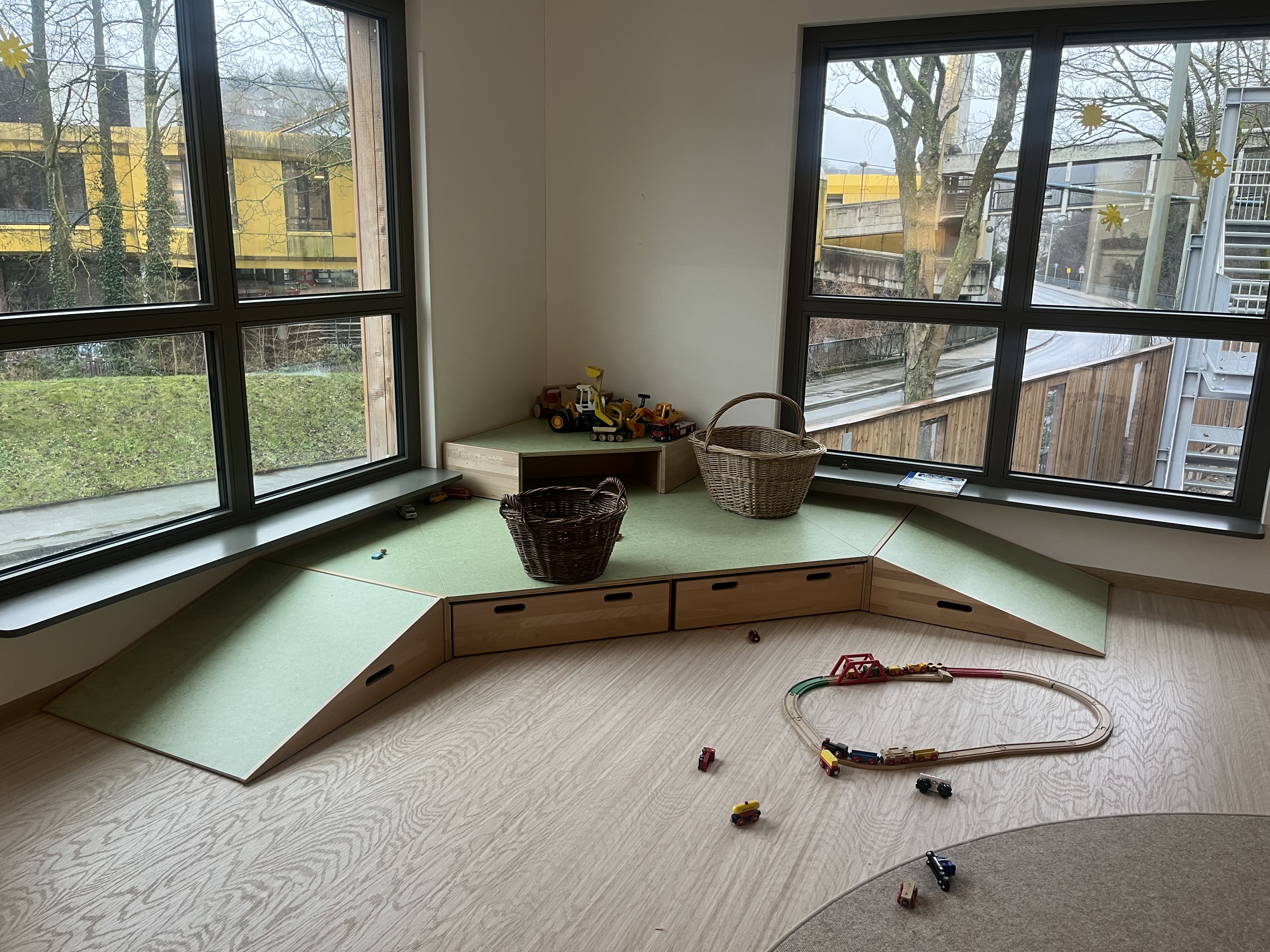 Unser Bauraum bietet den Kindern den Platz und die Möglichkeit zu konstruieren. Ein weiterer Funktionsraum in unserem Wäldchen.